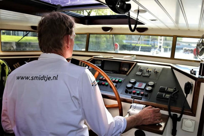 Amsterdam canal cruise with culinary burger or cheese & wine - Amsterdam Centraal and the Northern Return