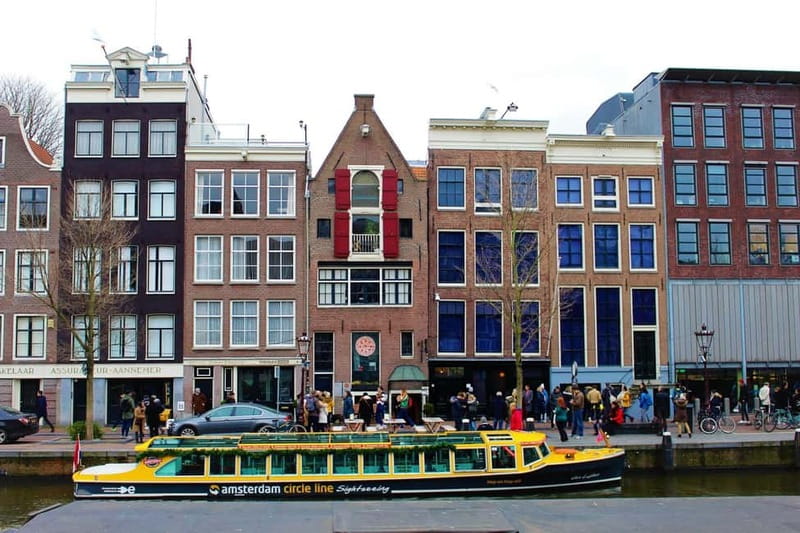 Amsterdam canal cruise with culinary burger or cheese & wine - Food Quality and Service on Board