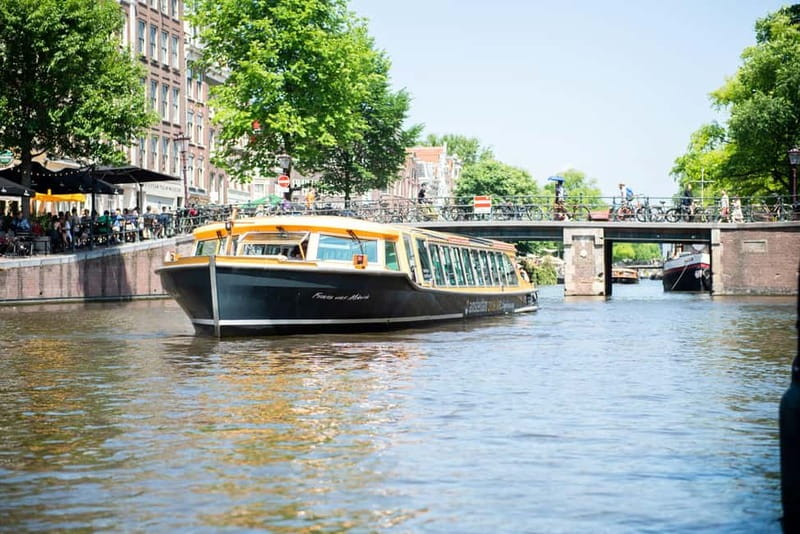 Amsterdam canal cruise with culinary burger or cheese & wine - Choosing Between the Burger and Cheese Cruises