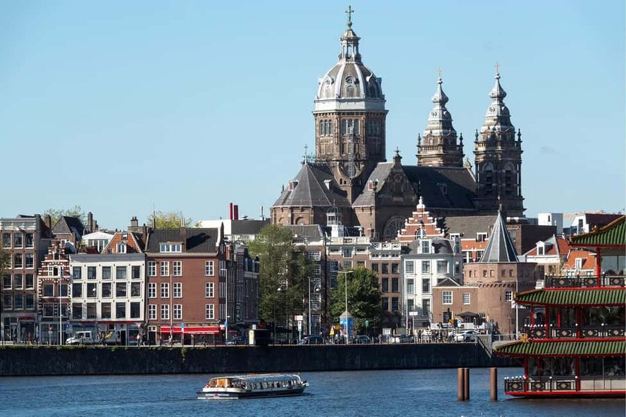 Amsterdam: Canal Cruise with Live Commentary & Audio Guide - Live Commentary, Audio Guides, and the Human Touch