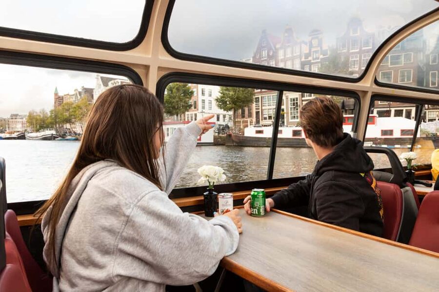 Amsterdam: Canal Cruise with Live Commentary & Audio Guide - The Electric Boat and Seating Experience