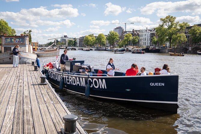 Amsterdam Canal Cruise with Live guide & Two drinks - Central St. - A short cruise with a real sense of place