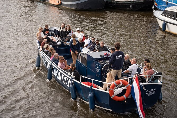 Amsterdam Canal Cruise with Live guide & Two drinks - Central St. - Live guiding that leaves room for silence