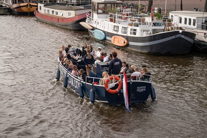 Amsterdam Canal Cruise with Live guide & Two drinks - Central St. - What the two drinks add to the experience