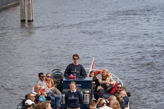 Amsterdam Canal Cruise with Live guide & Two drinks - Central St. - Seeing the Old City Centre by canal