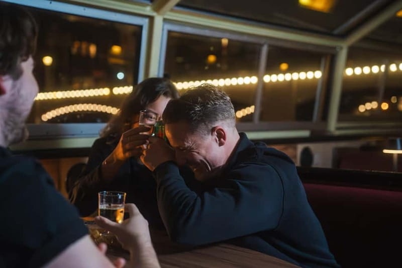 Amsterdam: Cheese & Wine Cruise Tasting Experience - Why the heated boat changes the experience