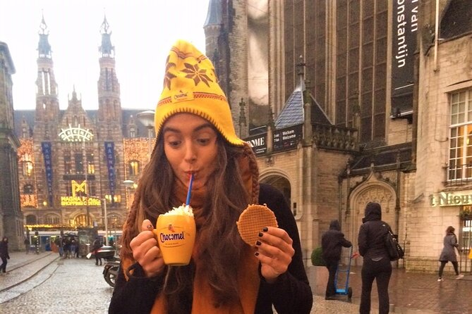 Amsterdam Christmas Walk with hot drink and Dutch treat - The Canal Belt provides the longest scenic stretch