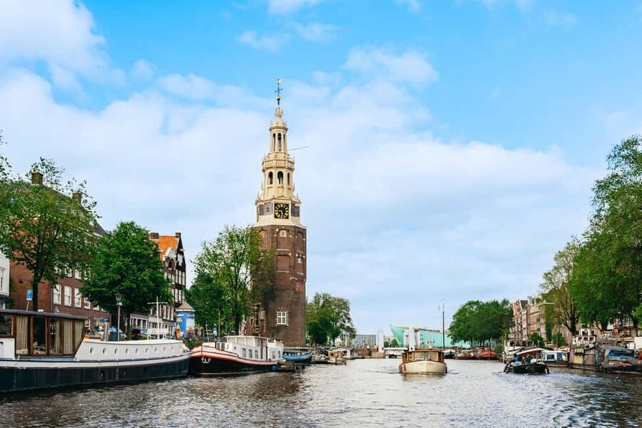 Amsterdam: City Canal Cruise and Rijksmuseum - What the optional snack box adds