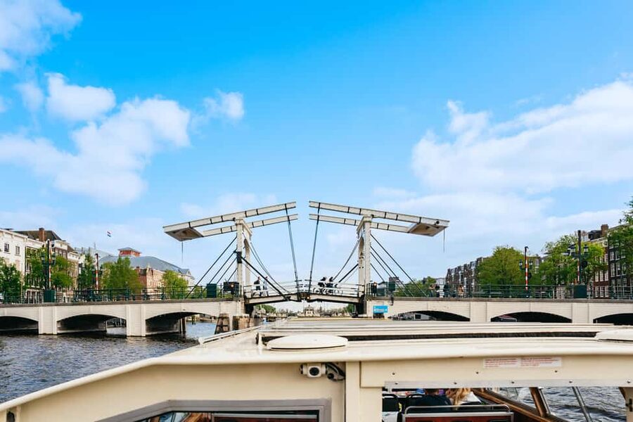 Amsterdam: City Canal Cruise and Rijksmuseum - Audio commentary, children, and group formats