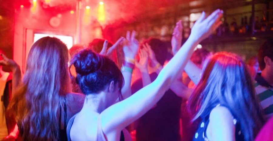 Amsterdam: City Center Bar Crawl and Nightlife Experience - A final club with included entry