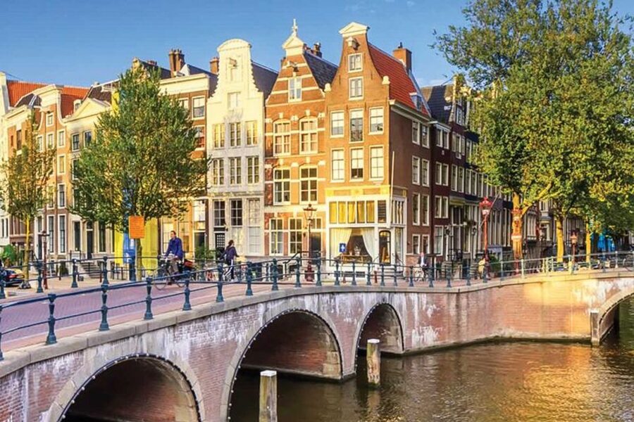 Amsterdam City Center Guided Walking Tour - 12 guests 2,5h - Starting across from Central Station