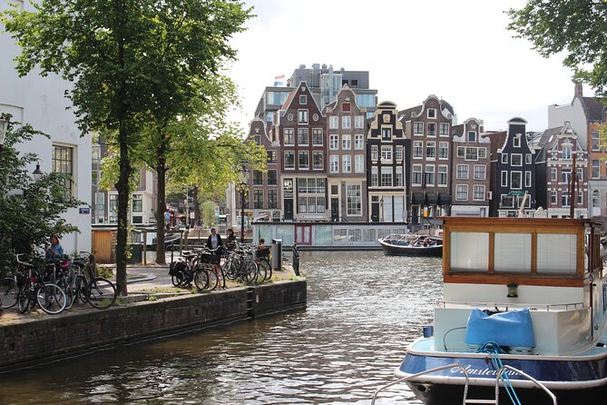 Amsterdam: City Center Walking Tour in italian - Royal Palace and New Church from the outside
