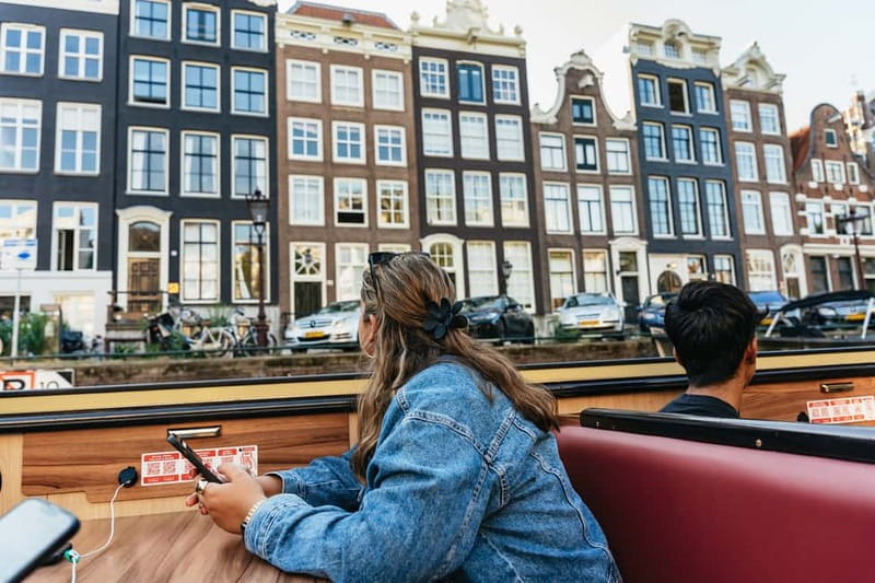 Amsterdam: City Centre Canal Cruise & Free Flower Cocktail - Comfort in rain, cold, and evening weather