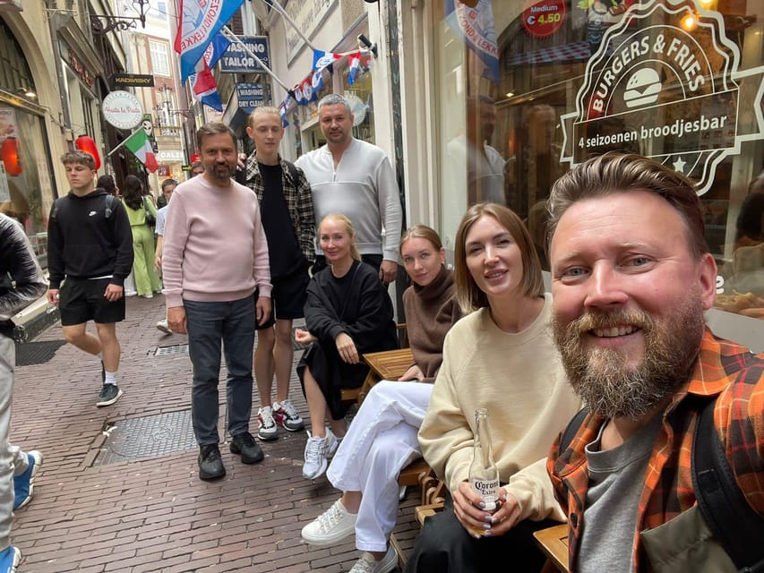 Amsterdam: City Highlights Walking Tour - Meeting the guide at the National Monument