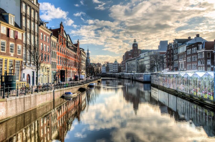 Amsterdam City walking tour - Following Amsterdam’s canals and old streets