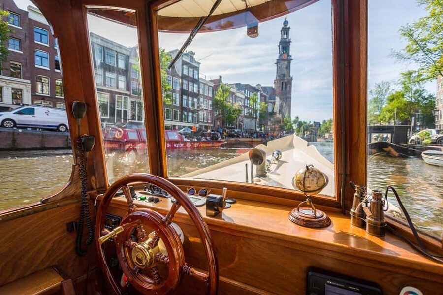 Amsterdam: Classic Boat Cruise with Optional Cheese & Wine - H’ART Museum, Stopera, and the Dancing Houses