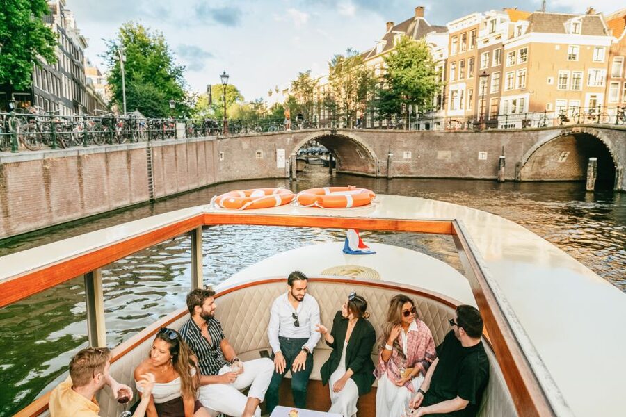 Amsterdam: Classic Boat Cruise with Optional Cheese & Wine - The Herengracht and Golden Bend