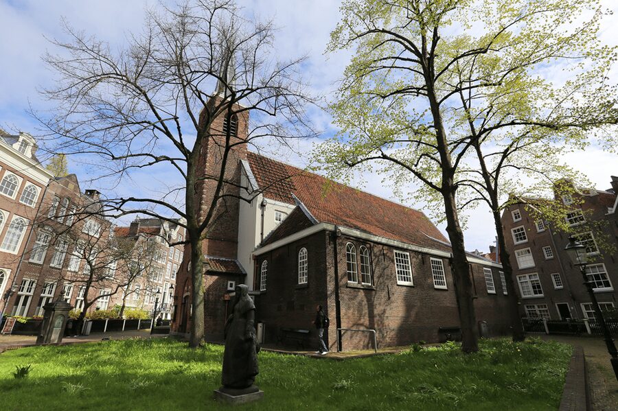 Amsterdam: Classical Music Concert at the Begijnhof - Entering the Begijnhof for an evening concert
