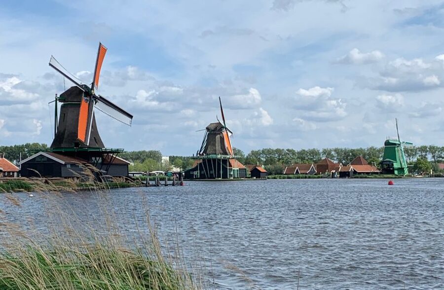 Amsterdam: Countryside Bike Tour and Zaanse Schans Windmills - Arriving at Zaanse Schans