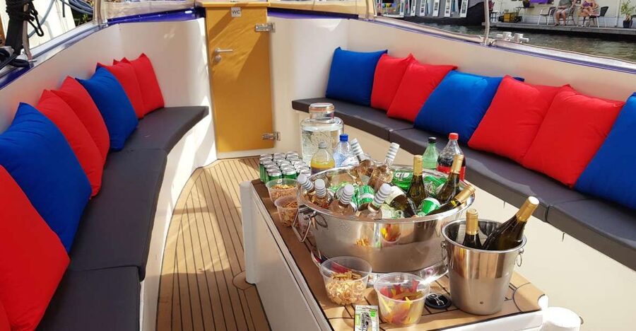 Amsterdam: Covered Canal Booze Cruise with Unlimited Drinks - Six things to know before you book