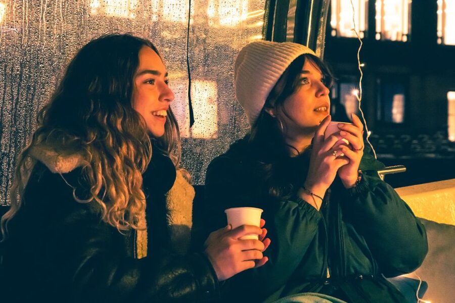 Amsterdam: Covered Canal Booze Cruise with Unlimited Drinks - The opening route through the Red Light District and Central Station