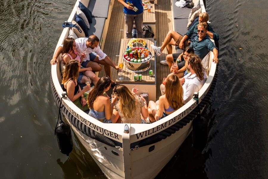Amsterdam: Cozy Evening Canal Cruise With Open Bar Option - Herengracht and the Golden Bend