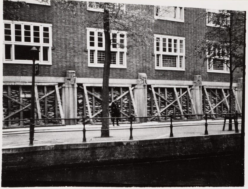 Amsterdam: Cycling along the World War Two spots - Waalstraat 48 and the story of Lex van Weren