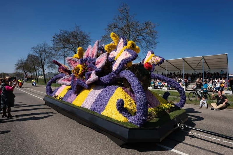 Amsterdam: Day Trip to Flower Parade & Keukenhof on April 18 - Moving from the parade to Keukenhof Gardens