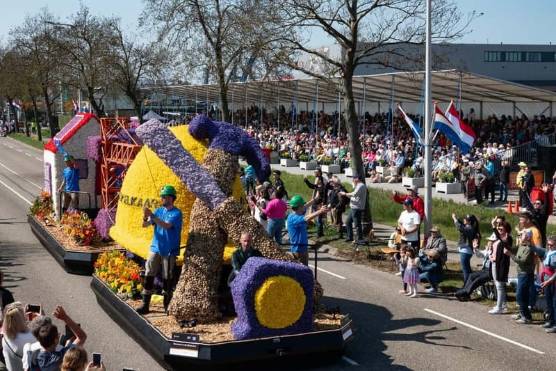 Amsterdam: Day Trip to Flower Parade & Keukenhof on April 18 - The value of staying until 6:30 PM