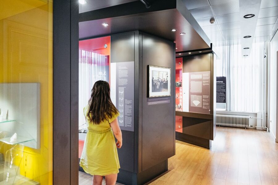 Amsterdam: Diamond Museum Entrance Ticket - Royal jewelry and the House of Oranje-Nassau