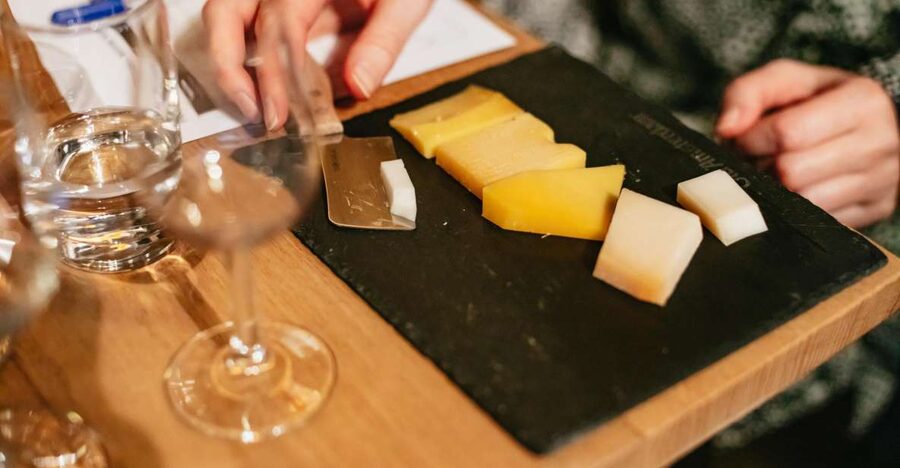 Amsterdam: Dutch Cheese Tasting Experience with Wine - Entering the Old Amsterdam Cheese Store