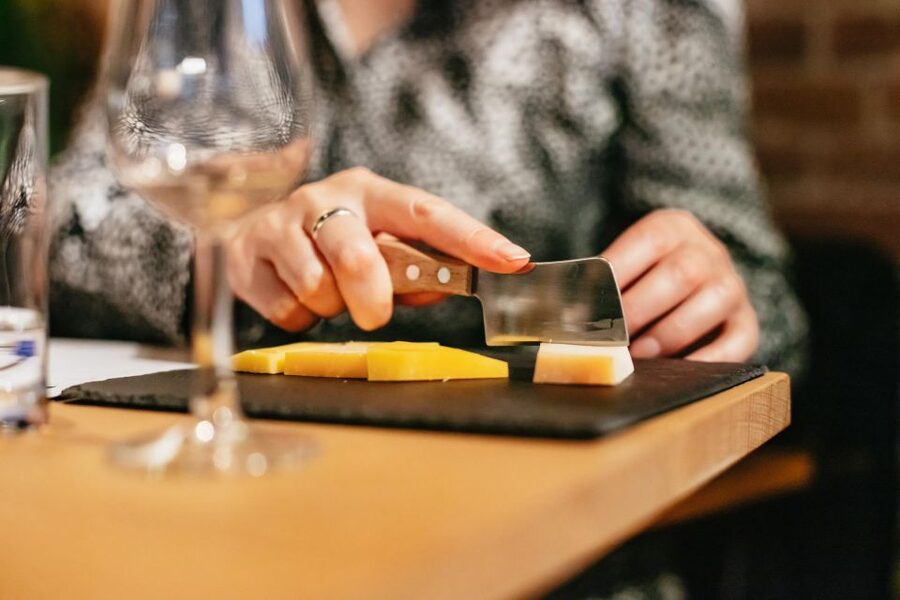 Amsterdam: Dutch Cheese Tasting Experience with Wine - Why the host matters more than the room