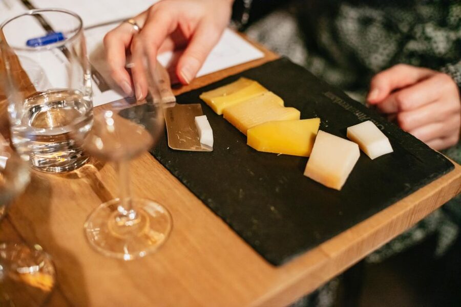 Amsterdam: Dutch Cheese Tasting Experience with Wine - Is 45 minutes enough?