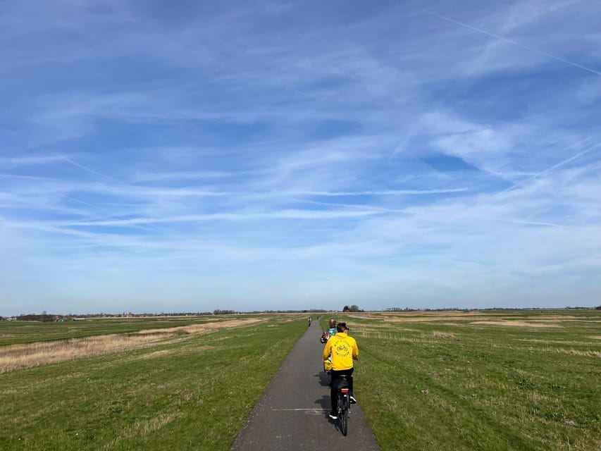 Amsterdam: Dutch Countryside E-Bike with Cheese & Clogs - Broek in Waterland and its wooden village charm