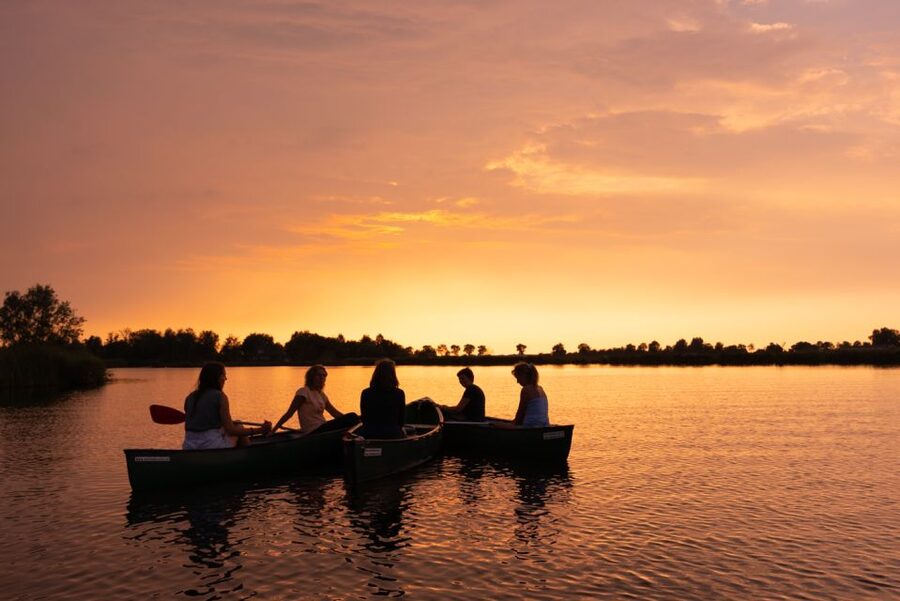 Amsterdam: Dutch Countryside Sunset Canoe Tour - How strenuous is the canoeing?