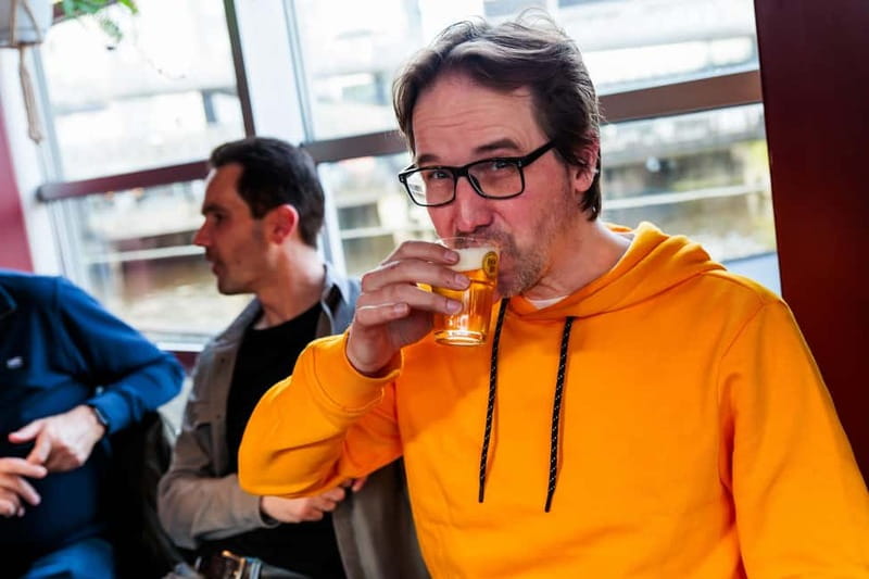 Amsterdam: Dutch Craft Beer Tasting with cheese and snacks - Five beers, five small clues