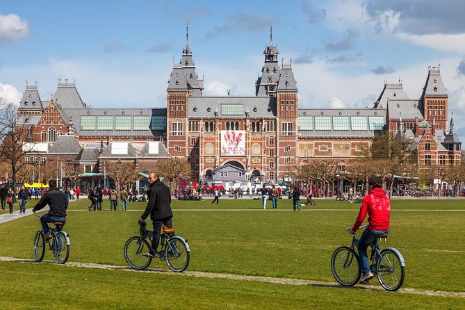 Amsterdam: E-Bike Sightseeing Tour - Returning to Centraal through a wider view of Amsterdam