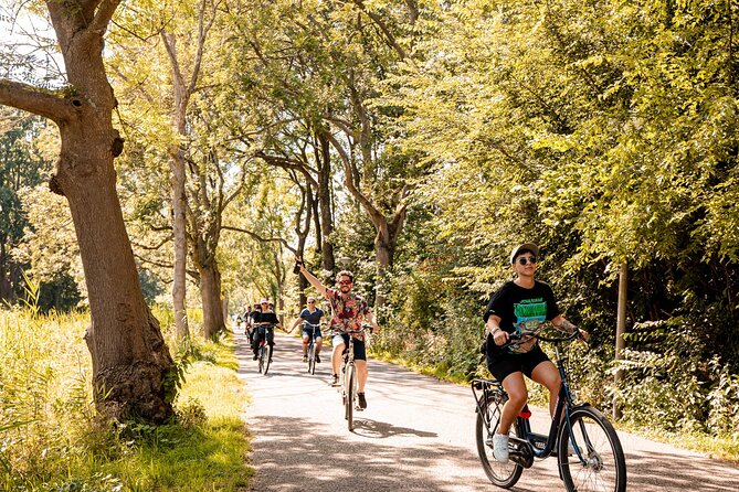Amsterdam E Bike Tour to the Windmills of Zaanse Schans - Zaanse Schans in a focused 90 minutes