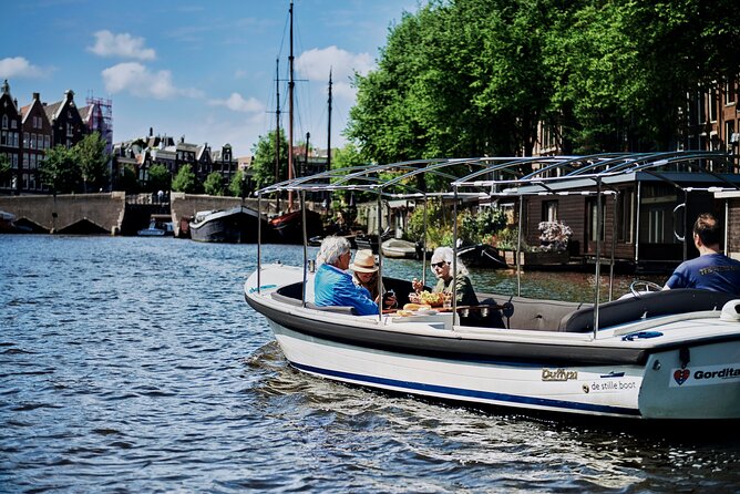 Amsterdam Essence in German: 90-minute waterway trip - A private view of Amsterdam’s canal ring