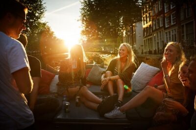Amsterdam Evening Canal Cruise with Live Guide and Onboard Bar
