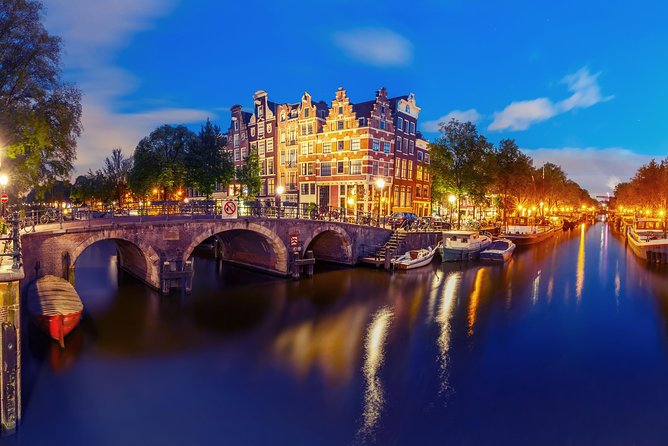 Amsterdam Evening Canal Cruise with Live Guide and Onboard Bar - The guide makes or breaks the hour