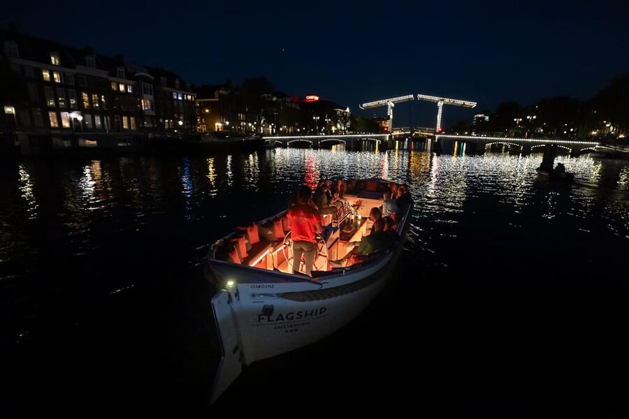 Amsterdam: Evening Canal Cruise with (Open) Bar on Board - Why an evening cruise works so well in Amsterdam
