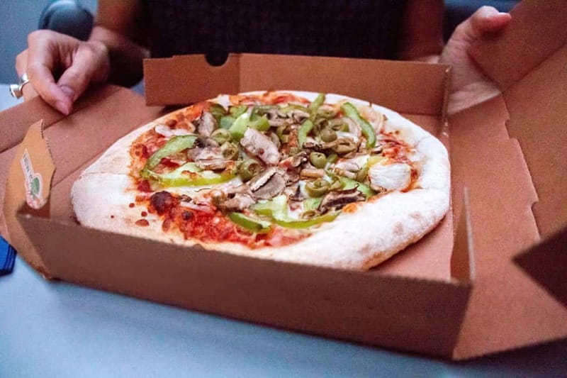 Amsterdam: Evening Pizza Cruise Along the Canals - Settling into the heated boat