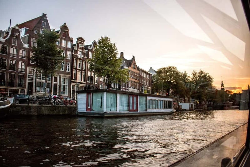 Amsterdam: Evening Pizza Cruise Along the Canals - Who should book this Amsterdam pizza cruise?