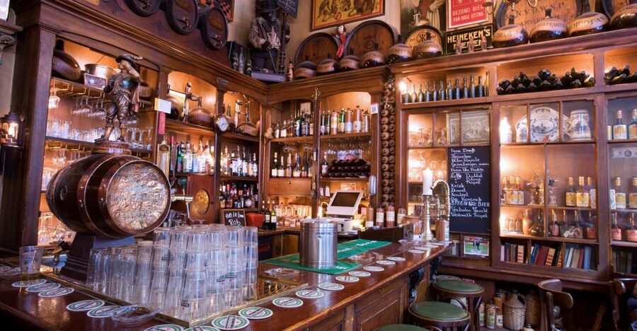 Amsterdam: Exclusive Red Light District Tour and Drink - Starting at Amsterdam Central Station