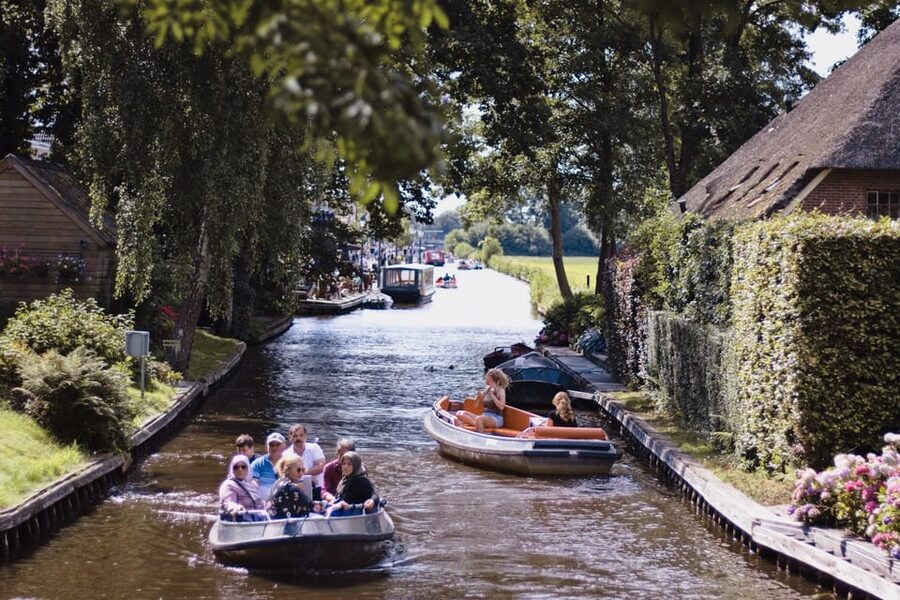 Amsterdam: Explore Giethoorn in a Private Tour with Driver - Should You Book This Giethoorn Tour?