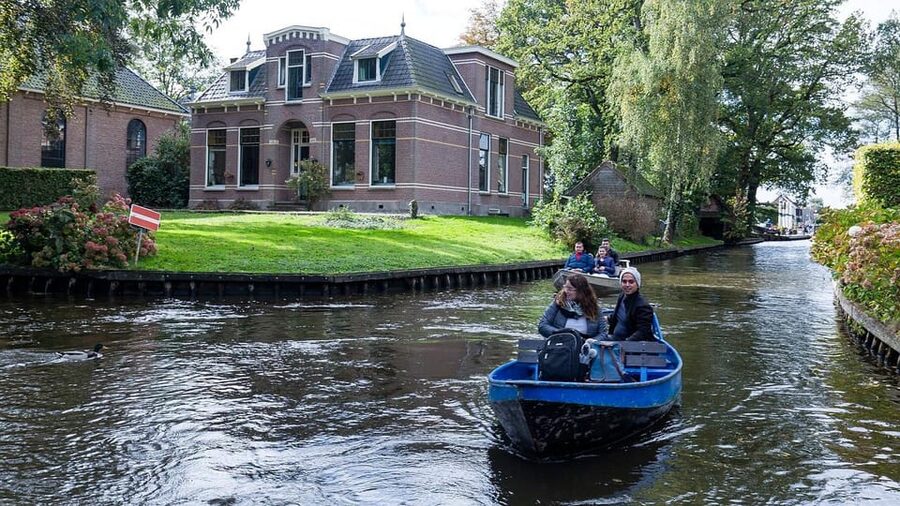 Amsterdam: Explore Giethoorn in a Private Tour with Driver - A Second Water View at Giethoornsche Lake