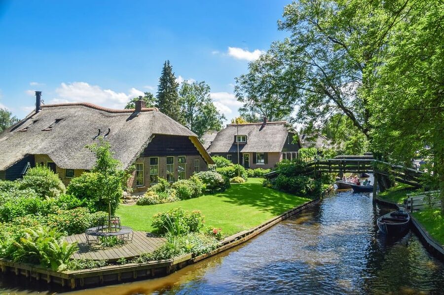 Amsterdam: Explore Giethoorn in a Private Tour with Driver - Booking Details Worth Checking First