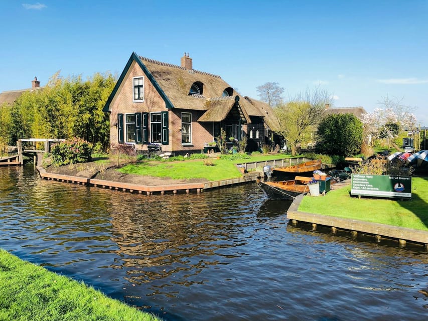 Amsterdam: Explore Giethoorn in a Private Tour with Driver - Entering Giethoorn by Boat