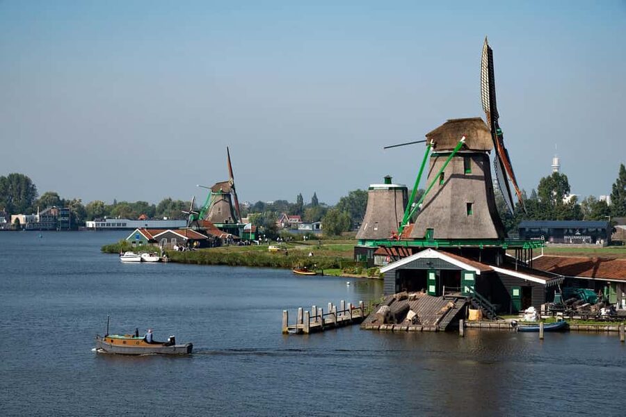 Amsterdam: Explore Zaanse Schans: Half-Day Luxury Coach Trip - Why Zaanse Schans makes an easy half-day from Amsterdam